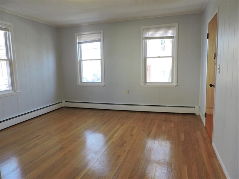 Building Photo - 119 Amory St