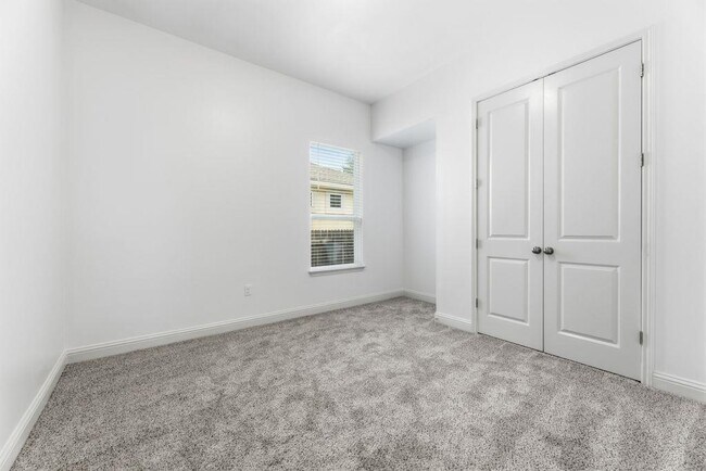 Building Photo - 5209 Mandevilla Dr