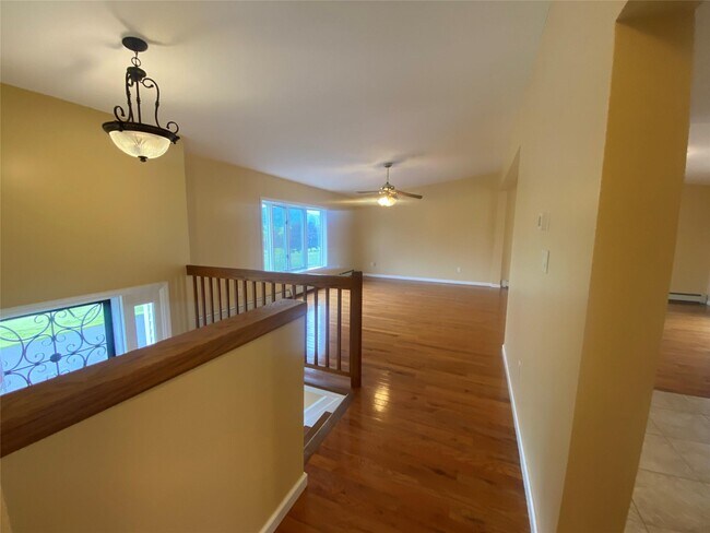 Building Photo - 286 Cricket Hill Rd