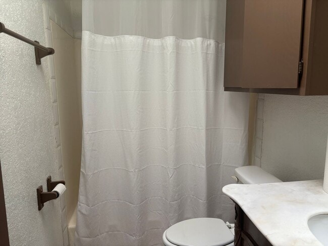 Building Photo - Modern Comfort in NE OKC – 3 Bed, 2.5 Bath w/ Garage & Yard