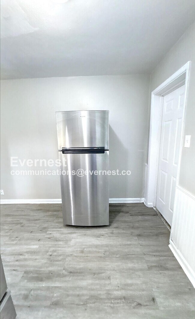 Building Photo - 913 E 11th Ave