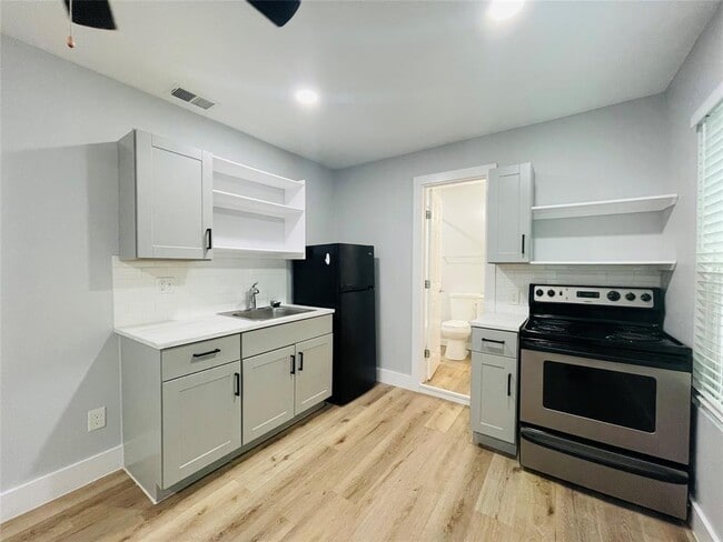 Building Photo - 9205 Georgian Dr