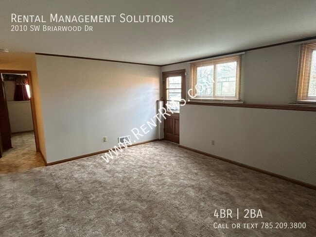 Building Photo - 2010 SW Briarwood Dr