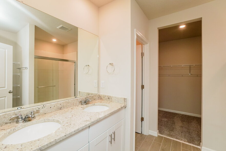 Building Photo - 39013 Harlow Rose Dr
