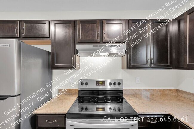 Building Photo - 15 Laurel Pass