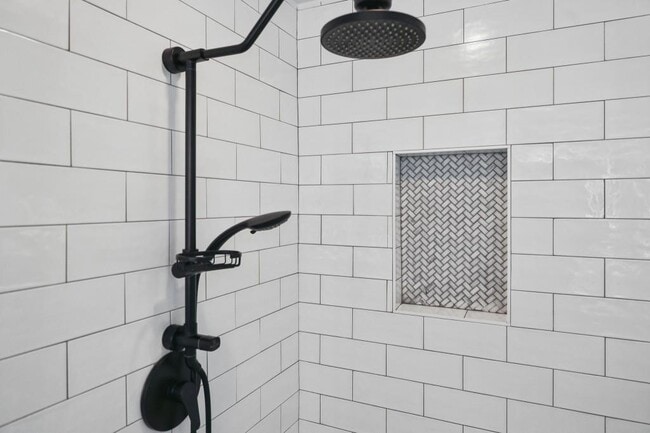 Building Photo - 1905 Gainsborough Dr