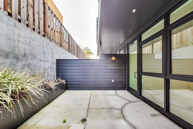 Building Photo - 4435 Piedmont Ave