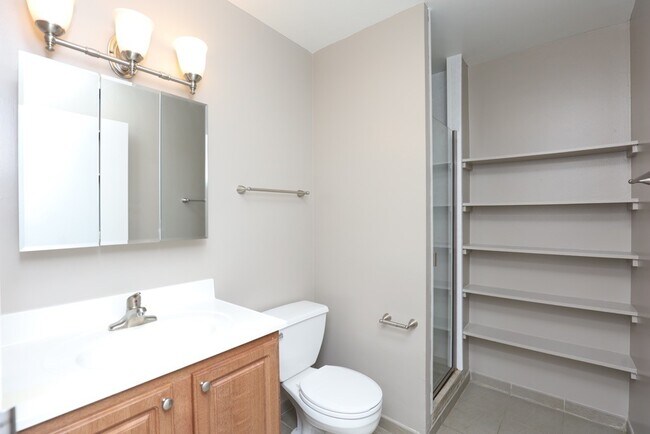 Building Photo - 4334 N Hazel St