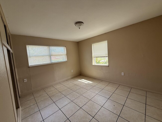 Building Photo - 1604 Zephyr Ave