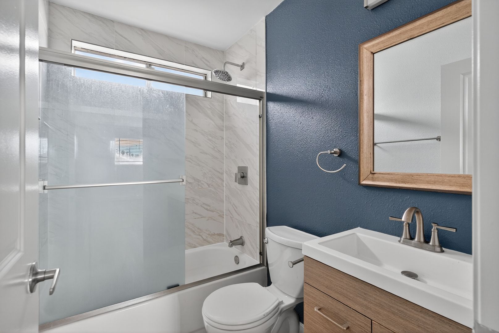 Building Photo - 921 Alamitos Ave