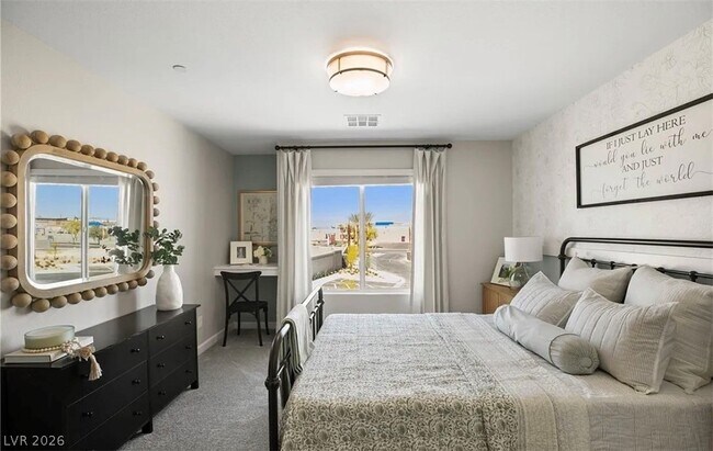 Building Photo - 4258 Vivenda St