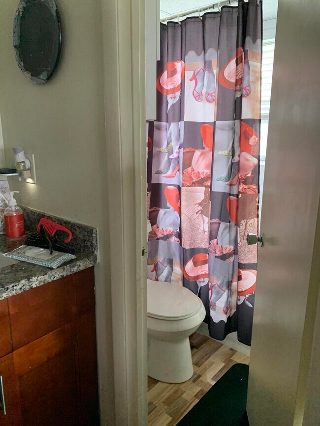 Building Photo - 7887 Golf Cir Dr