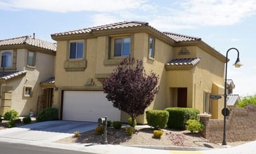 Building Photo - 518 Center Green Dr