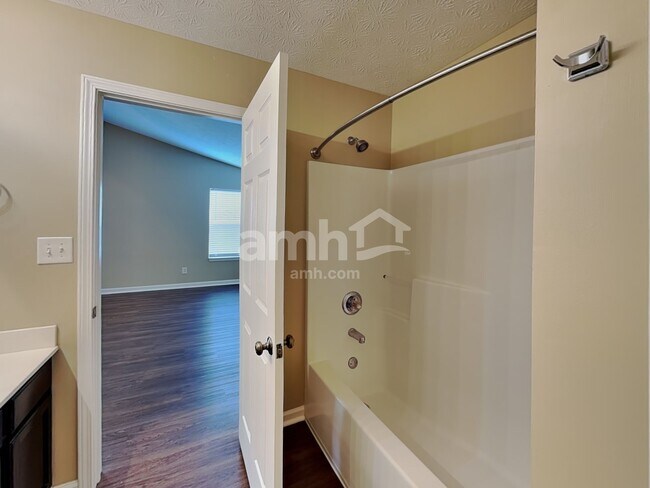 Building Photo - 1196 River Ridge Dr