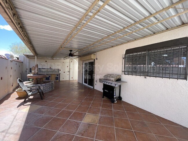 Building Photo - 520 Ortiz Dr NE