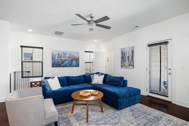 Building Photo - 2703 Halcyon Dr