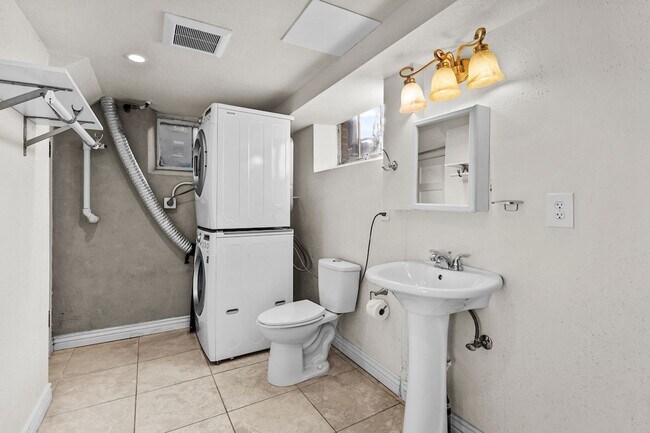 Building Photo - North Park Hill Bungalow!