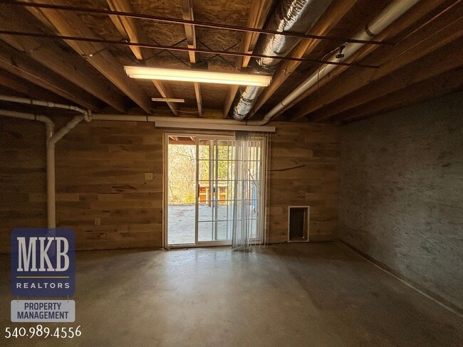 Building Photo - Garden City Home!