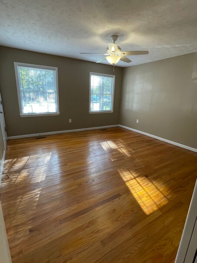 Living Room - 15521 Calhoun Road