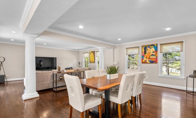 Building Photo - 8620 Stableview Ct