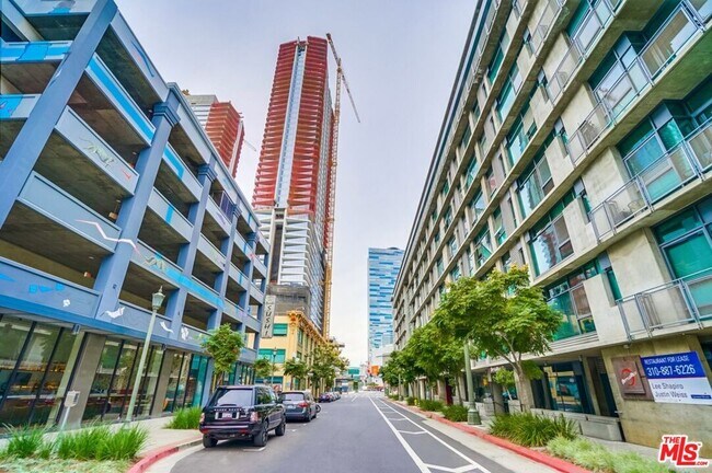 Building Photo - 1130 Flower St