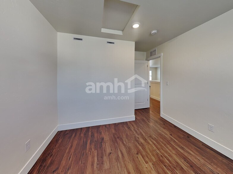 Building Photo - 706 S Retort Ave