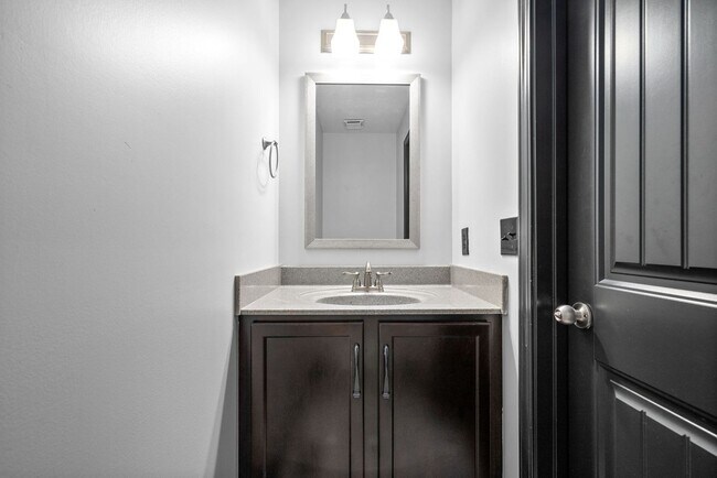 Building Photo - Pet Friendly Three Bedroom with Bonus in R...