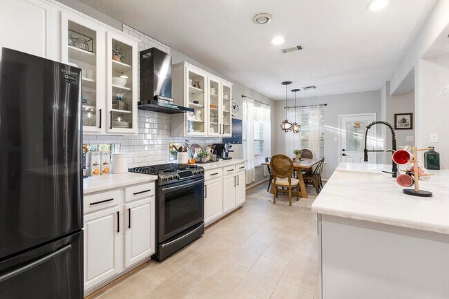 Building Photo - 51 Silver Bayou Ct