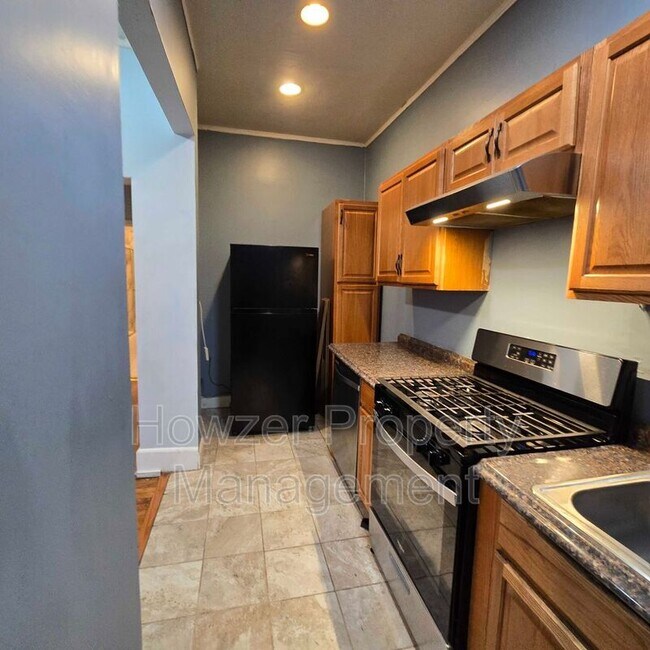 Primary Photo - 14-18 Chester Ave