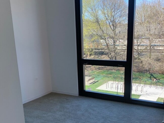 Building Photo - 847 Chicago Ave