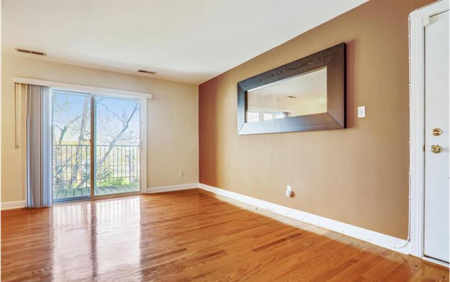 Building Photo - Lovely 2 BR/1 BA Condo in Benning Ridge!