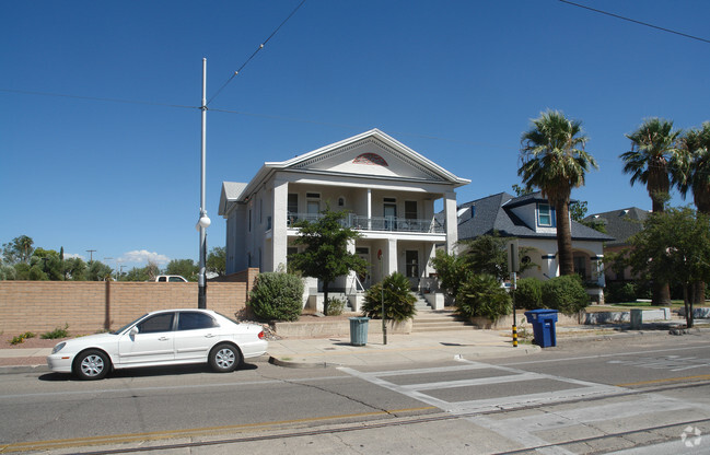 Primary Photo - 435 E University Blvd