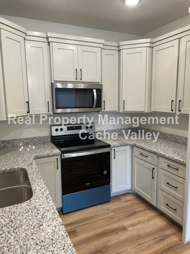 Building Photo - 1532 N 160 W