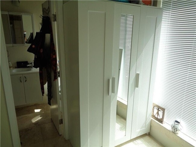 Building Photo - 210 E 32nd St