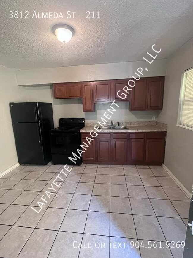 Primary Photo - 3812 Almeda St