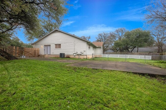 Building Photo - 9009 Sawtooth Ln
