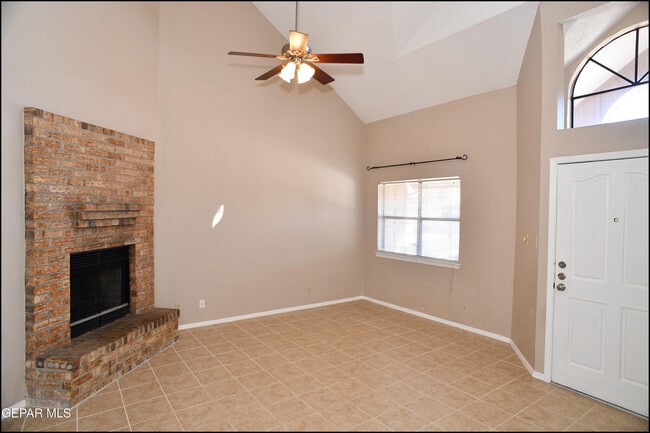 Building Photo - 813 Knorr Pl