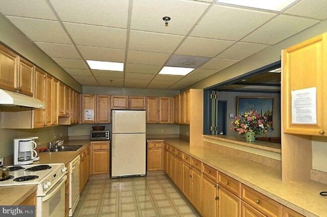 Building Photo - 3005 S Leisure World Blvd