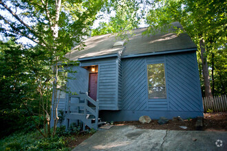 Building Photo - Super cute house in Carrboro!