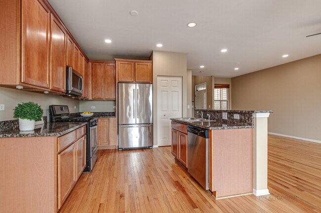 Building Photo - 1817 Crenshaw Cir