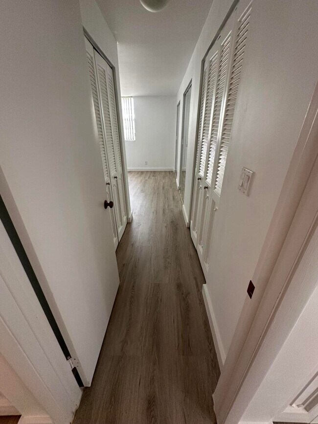 Building Photo - 141 SE 3rd Ave