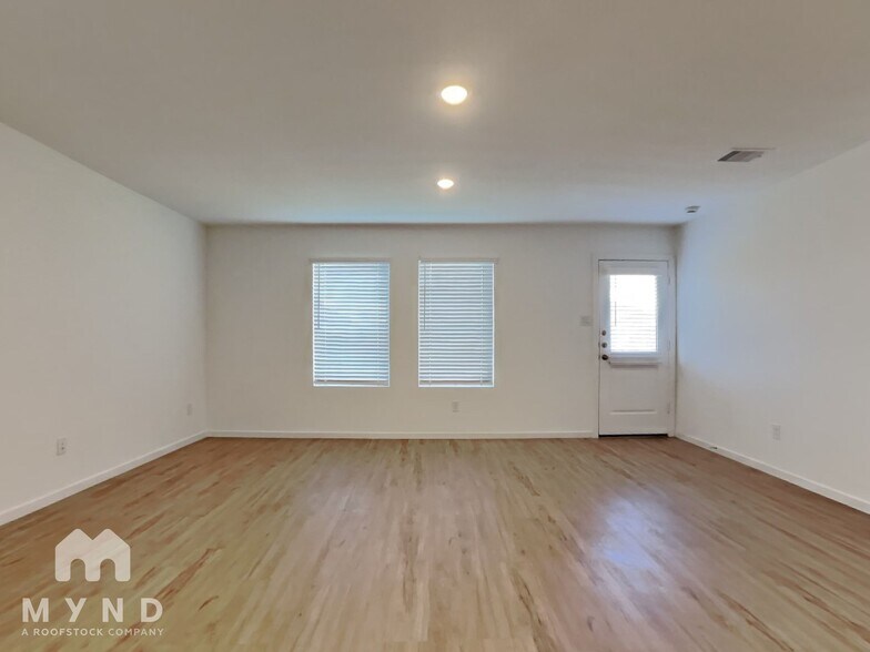 Building Photo - 21645 Balzola Ln