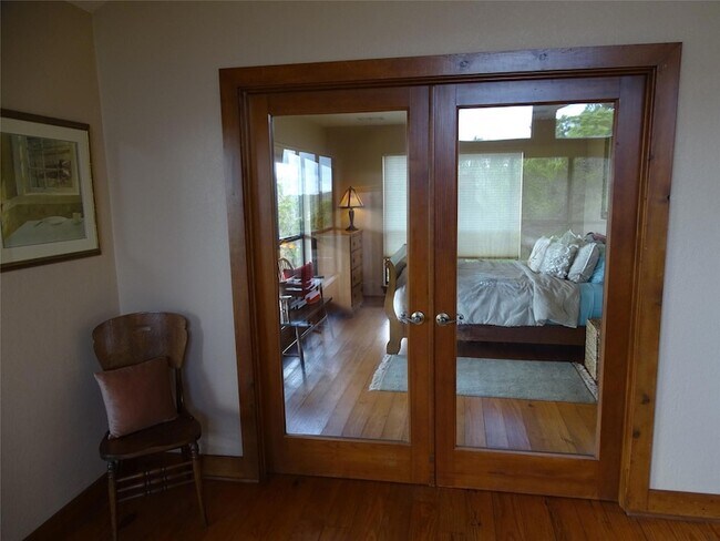 Building Photo - 919 Little Ranches Rd