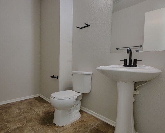 Building Photo - Canyon Hills 2 Story, 4BD, 2.5BA Lake Elsi...
