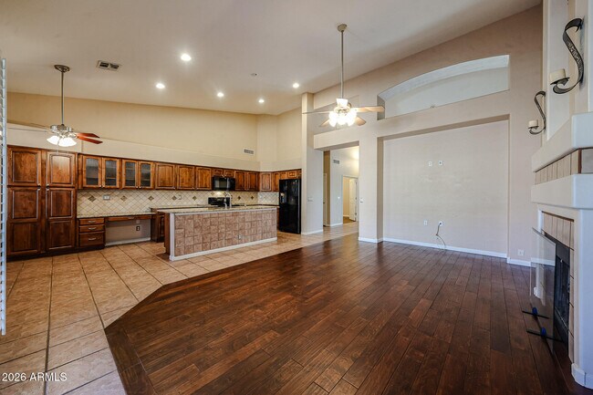 Building Photo - 5930 W Louise Dr