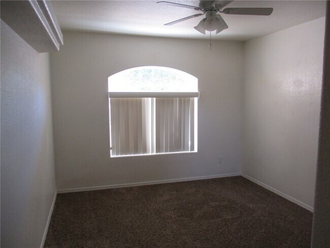 Building Photo - 5543 Clubhouse Ct