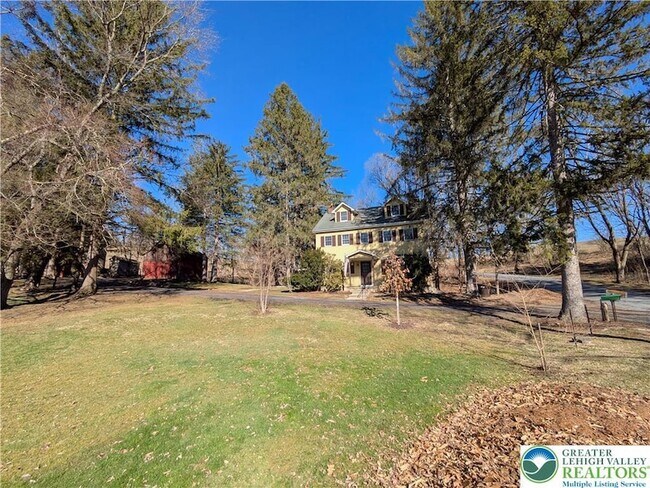 Building Photo - 3470 Rhododendron Dr