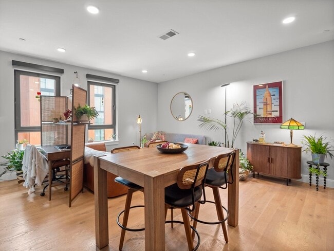 Building Photo - 9 Central St