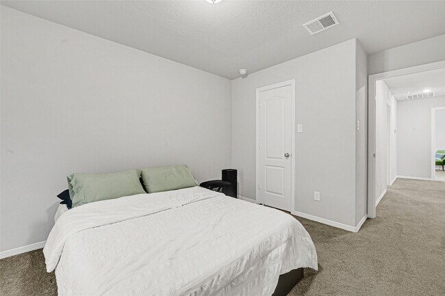 Building Photo - 25452 Northpark Lake Dr