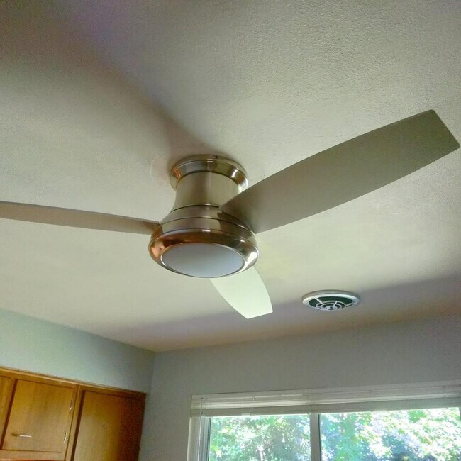 Building Photo - 1125 Walker Ave